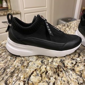 DKNY Athletic Shoes Size 8